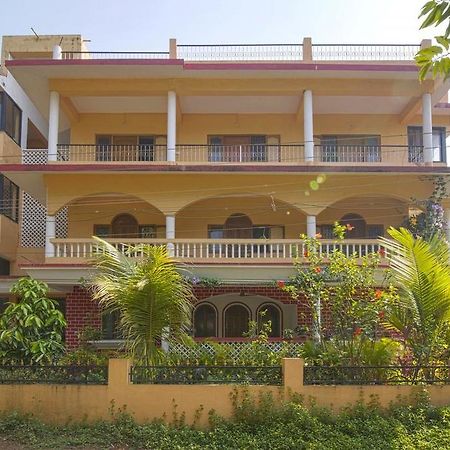 Madonna Holidays Apartment Benaulim Bagian luar foto