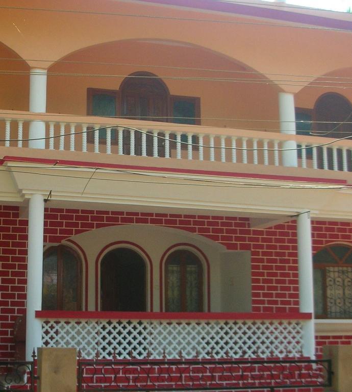 Madonna Holidays Apartment Benaulim Bagian luar foto