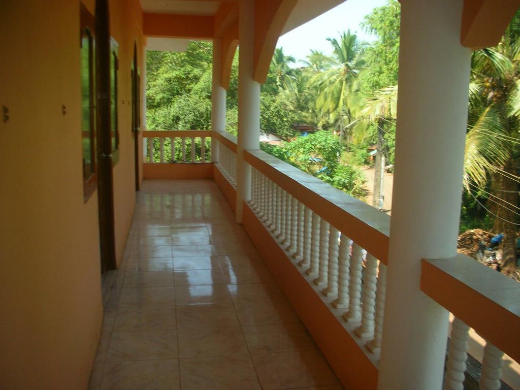 Madonna Holidays Apartment Benaulim Bagian luar foto